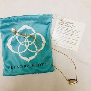 Isla Pendant Necklace in Brown Pearl